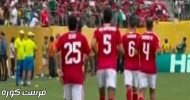 لاعبو الأهلي وبالميراس يجرون عمليات الإحماء مجدداً استعدادا لاستئناف المباراة